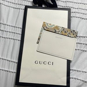 Gucci shopping bag and card